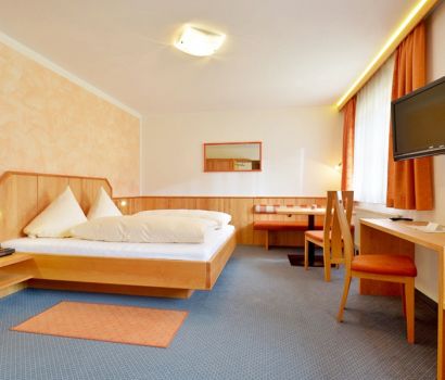 Zimmer-1.jpg